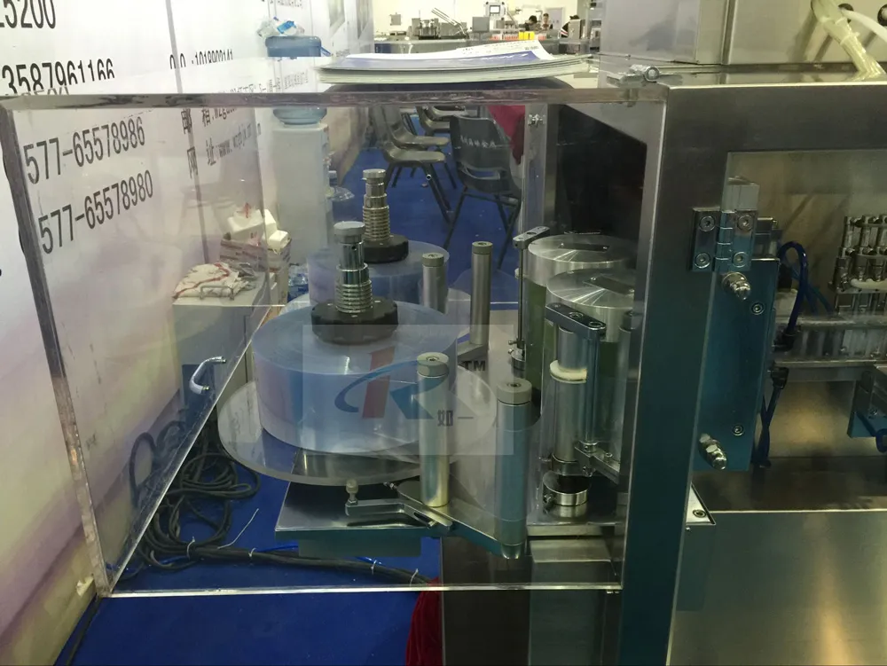 Ggs-118 P5 30ml Fruit Jelly PE Bottle Automatic Filling Sealing Machine